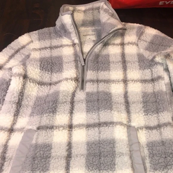 Abercrombie & Fitch Gray and Cream Zip Up Sweater - Picture 11 of 15